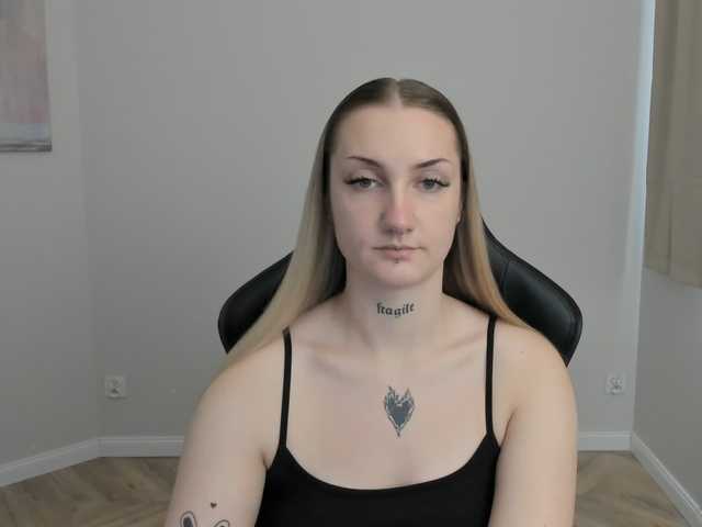 AlexaKisses live cam on BongaCams