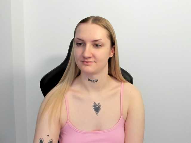 AlexaKisses Live Cam on BongaCams