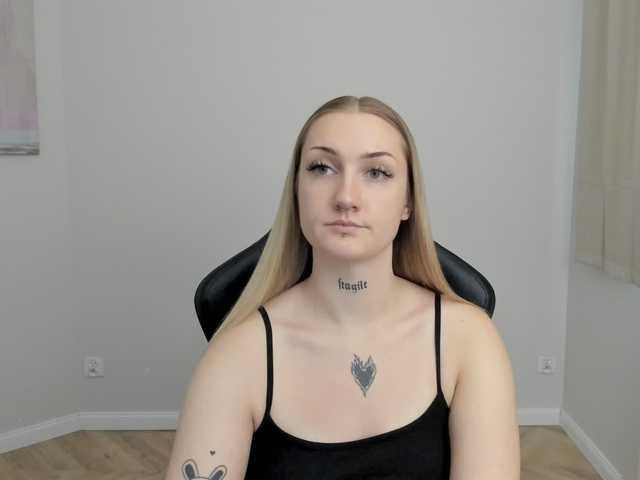 AlexaKisses