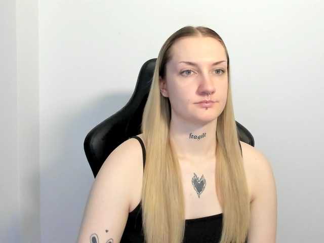 AlexaKisses live cam on BongaCams