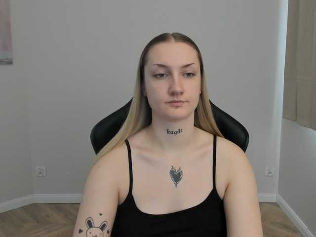 AlexaKisses live webcam show