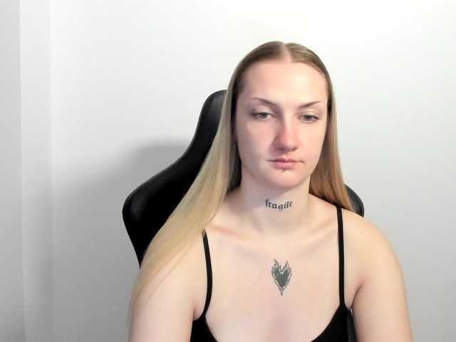 AlexaKisses live cam on BongaCams