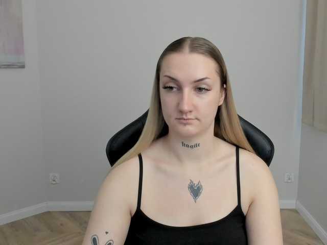 AlexaKisses live cam on BongaCams