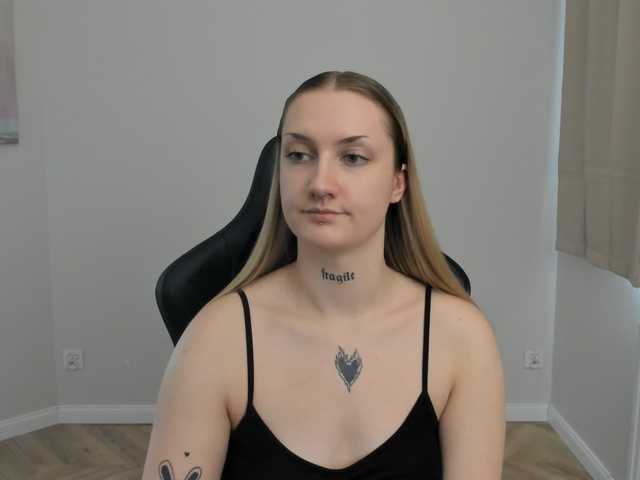 AlexaKisses live webcam show
