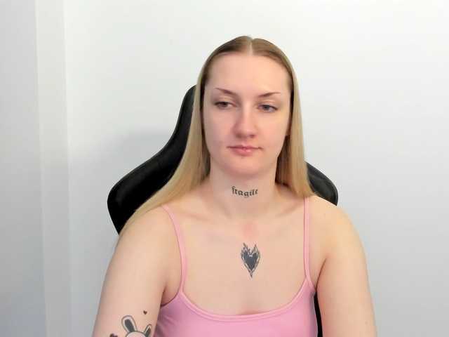 AlexaKisses webcam