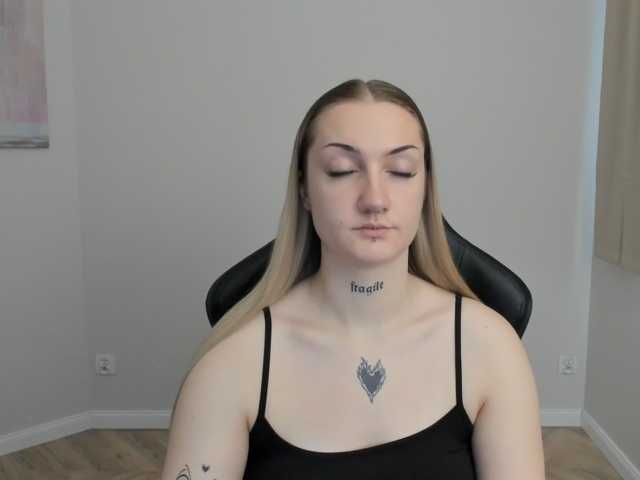 AlexaKisses