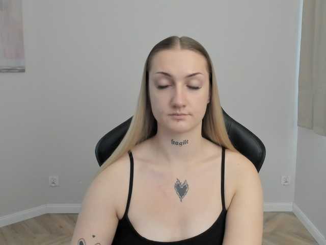 AlexaKisses live cam on BongaCams