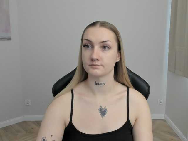 AlexaKisses live cam on BongaCams