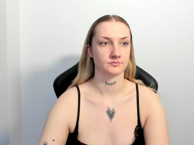 AlexaKisses live cam on BongaCams