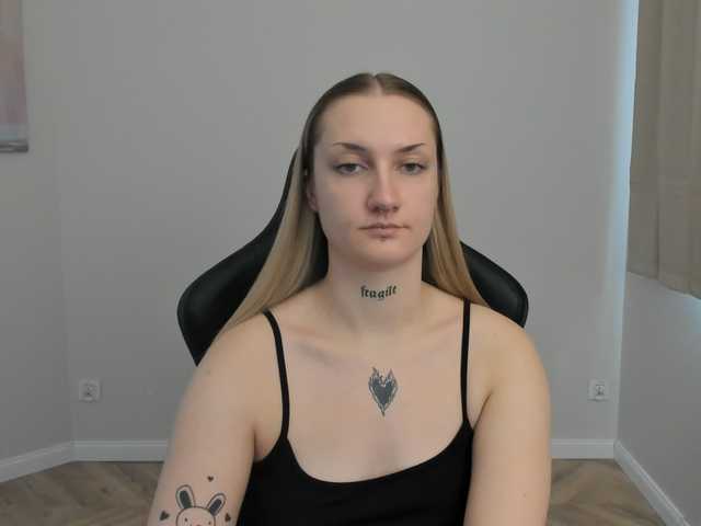 AlexaKisses live webcam show