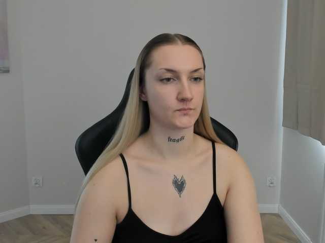 AlexaKisses live webcam show