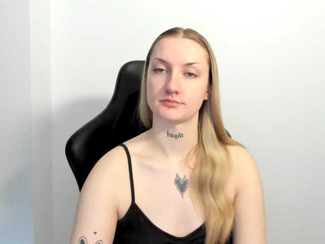AlexaKisses live cam on BongaCams