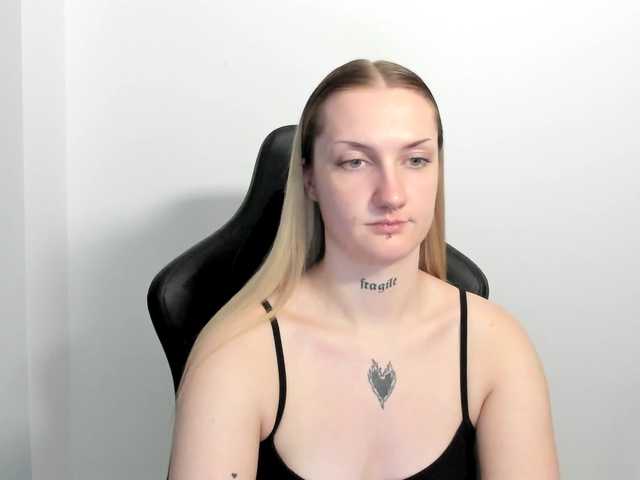 AlexaKisses live cam on BongaCams