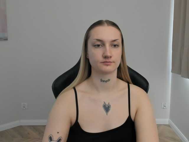 AlexaKisses live webcam show