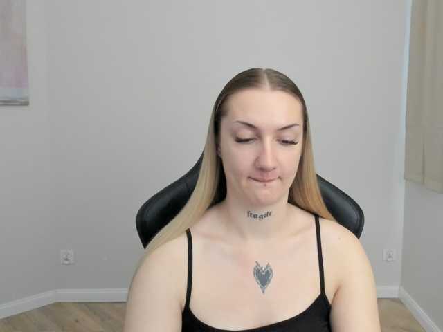 AlexaKisses live cam on BongaCams