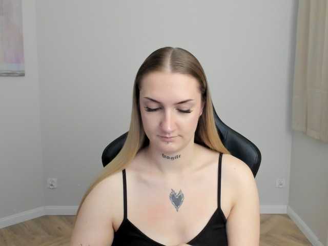 AlexaKisses