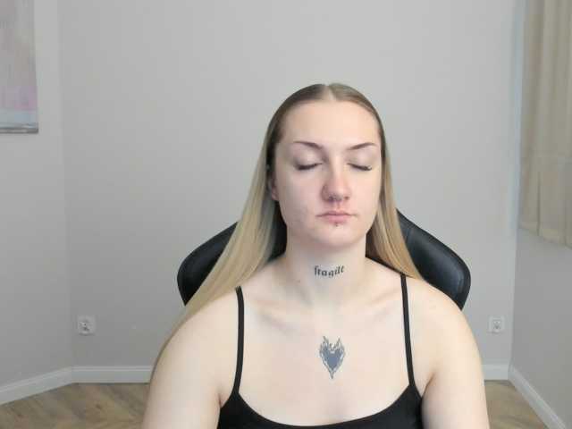AlexaKisses