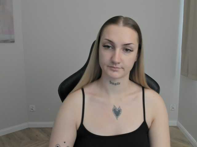 AlexaKisses live cam on BongaCams