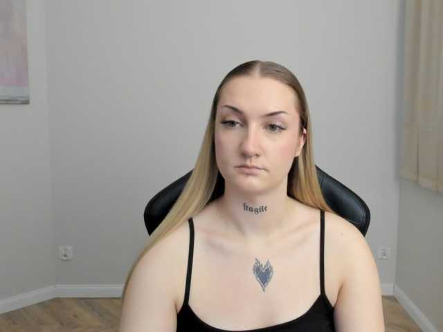 AlexaKisses live cam on BongaCams