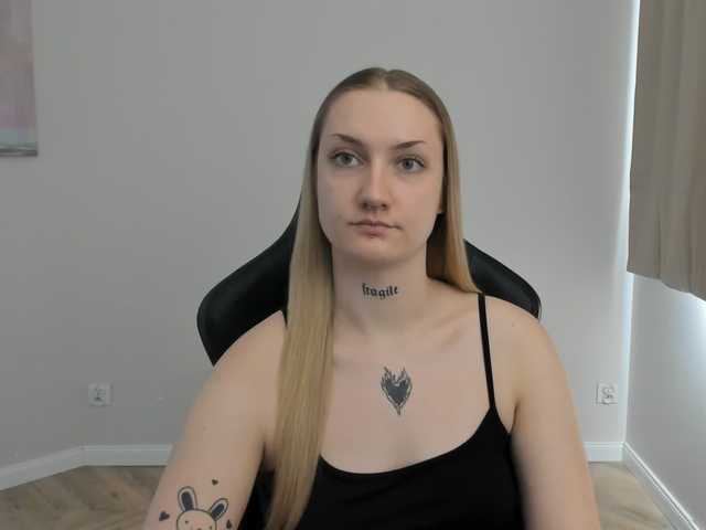 AlexaKisses live cam on BongaCams