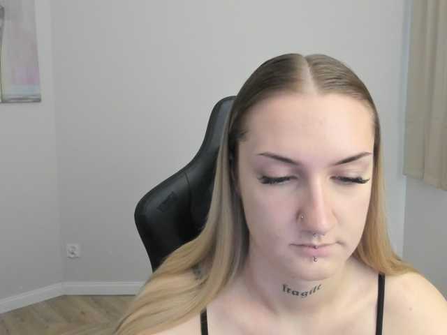 AlexaKisses live cam on BongaCams