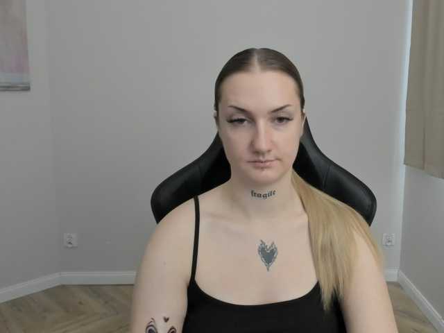 AlexaKisses live cam on BongaCams