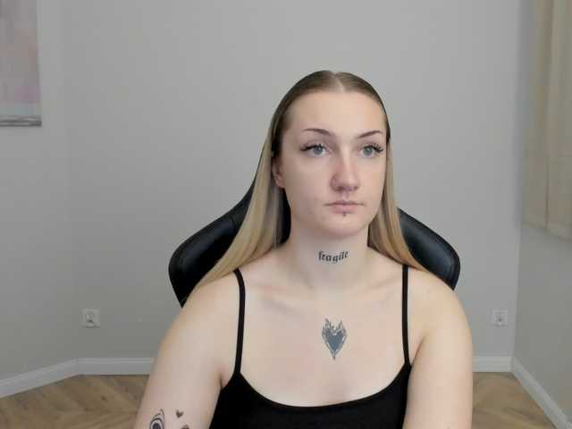 AlexaKisses live cam on BongaCams