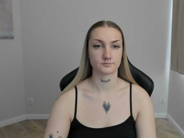 AlexaKisses live cam on BongaCams