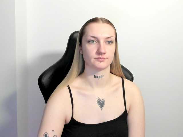 AlexaKisses live cam on BongaCams