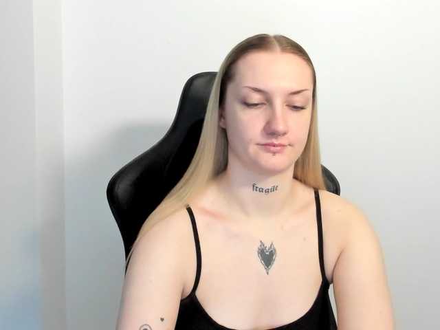 AlexaKisses live cam on BongaCams