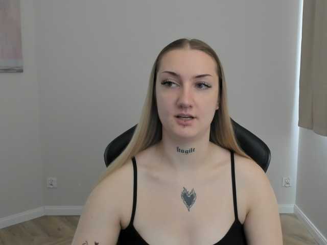 AlexaKisses live cam on BongaCams