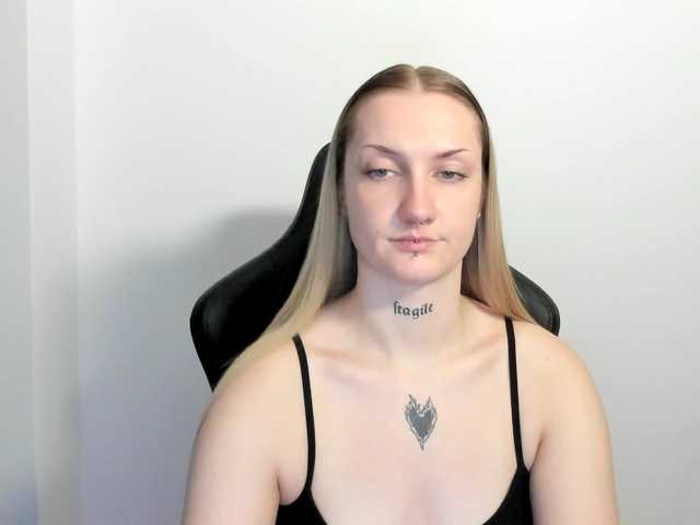 AlexaKisses live cam on BongaCams