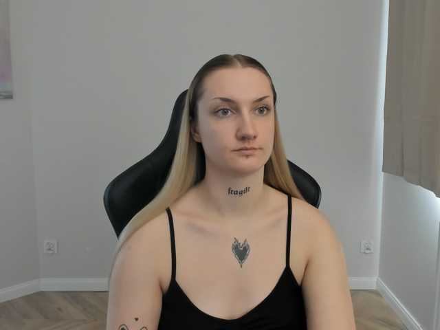 AlexaKisses live webcam show