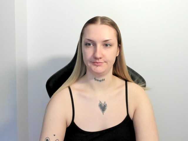 AlexaKisses live cam on BongaCams