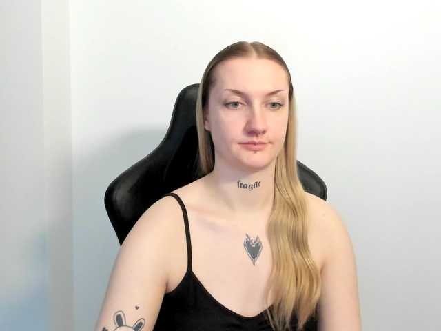 AlexaKisses live cam on BongaCams