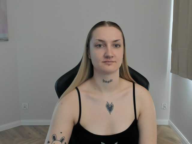 AlexaKisses live cam on BongaCams