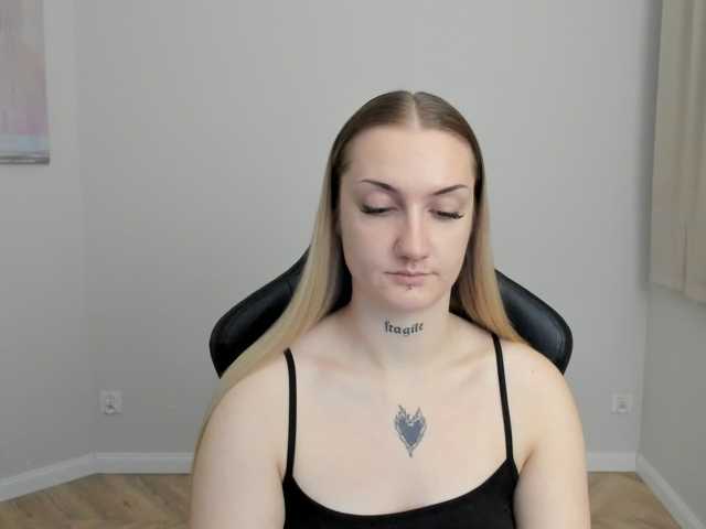AlexaKisses live cam on BongaCams