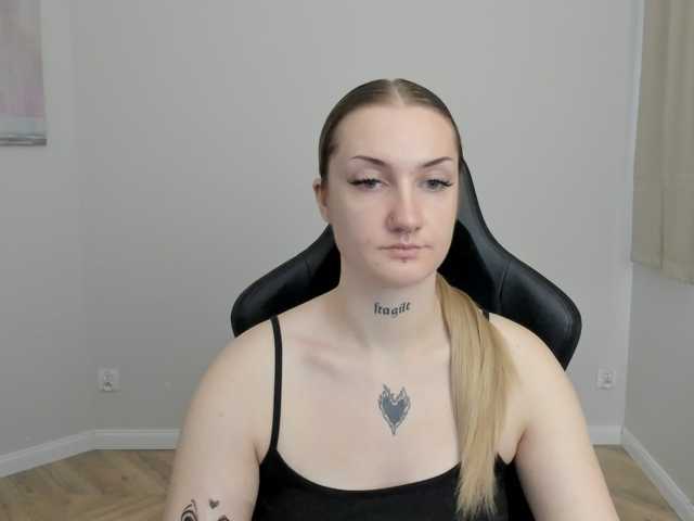 AlexaKisses live cam preview