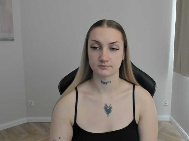 AlexaKisses live cam on BongaCams