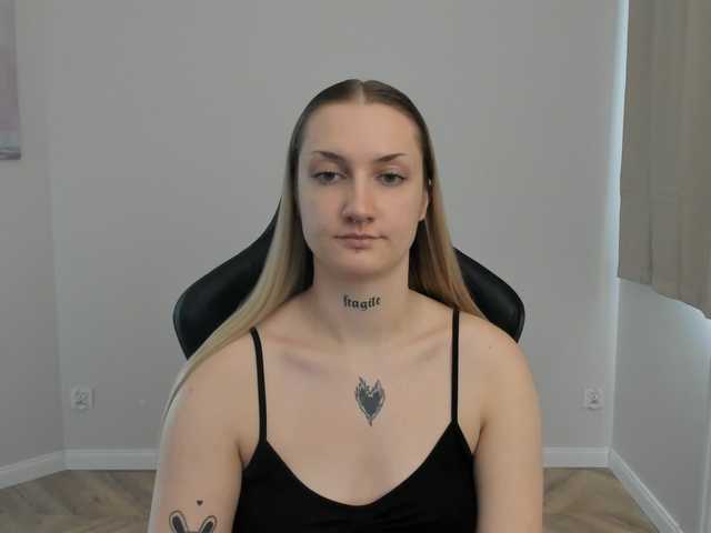 AlexaKisses live webcam show