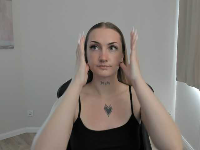 AlexaKisses live cam on BongaCams