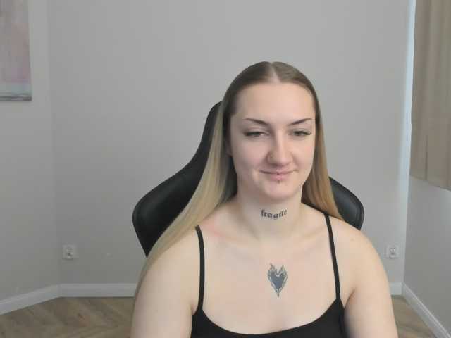 AlexaKisses live cam on BongaCams