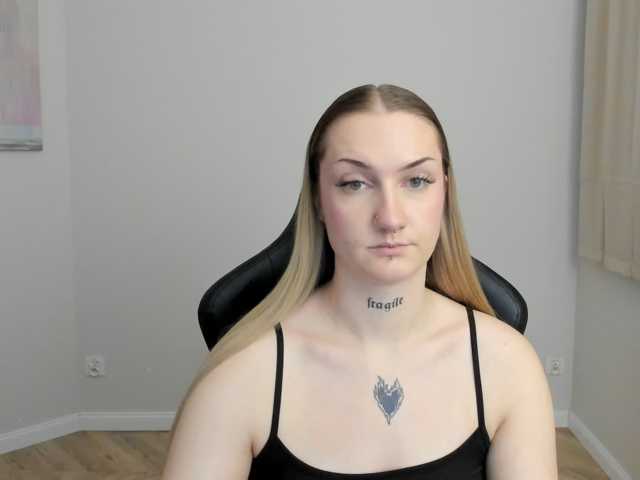 AlexaKisses live cam on BongaCams