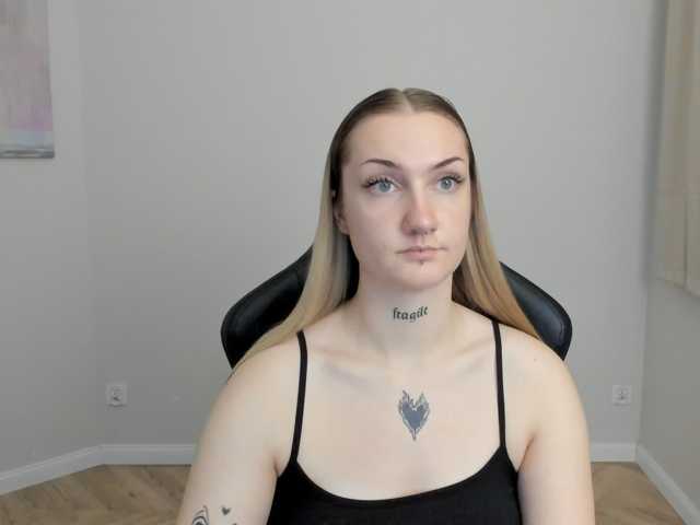 AlexaKisses live cam on BongaCams