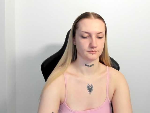 AlexaKisses live cam on BongaCams