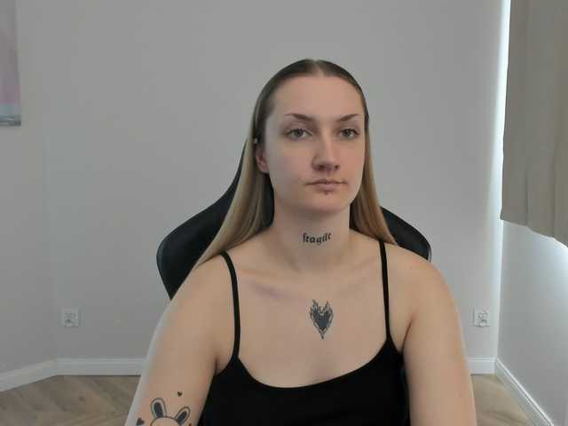 AlexaKisses live cam on BongaCams
