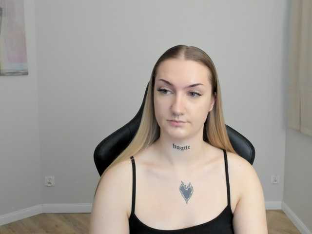 AlexaKisses live cam on BongaCams