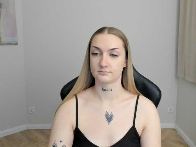 AlexaKisses live cam on BongaCams