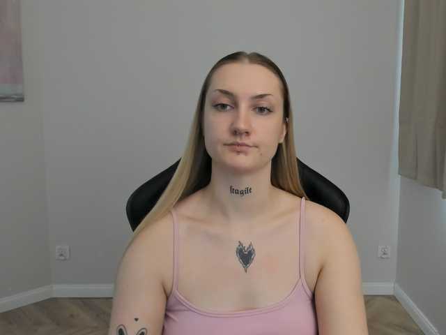 AlexaKisses live cam on BongaCams