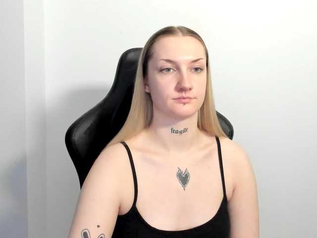AlexaKisses webcam